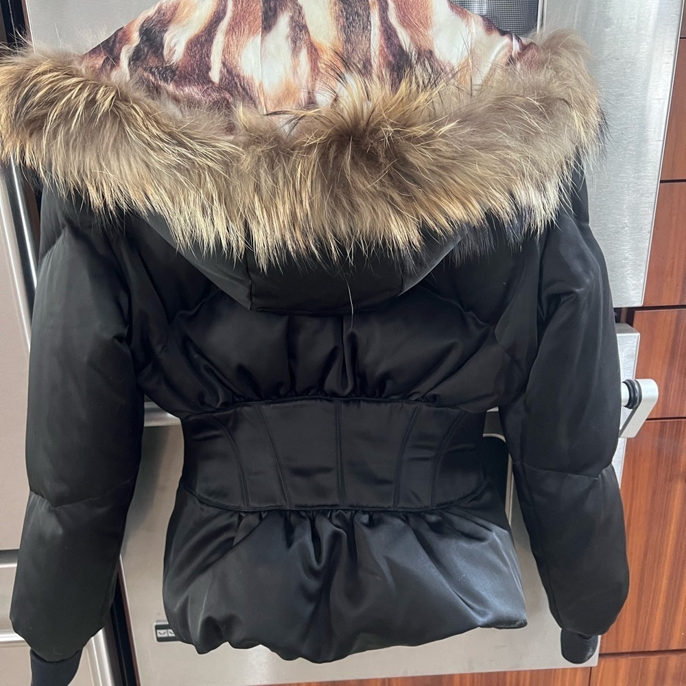 Alexander McQueen Black Puffer Jacket with Fur Collar - Picture 2 of 7